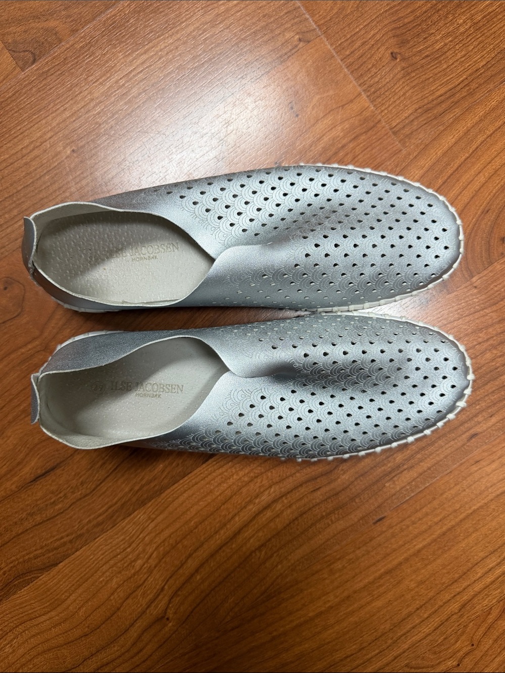 Ilse Jacobsen Silver Perforated Slip-On Loafers 9